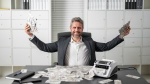 Μπορεί ο Ασφαλιστικός Διαμεσολαβητής να ξεπεράσει το εισόδημα των 100.000€ το έτος ή πρέπει να αγοράζει λαχεία;