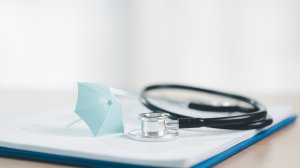ΕΑΕΕ: Τι συμβαίνει με τις ασφαλίσεις υγείας και τις αναπροσαρμογές ασφαλίστρων