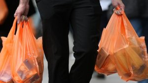 Η ημέρα κατά της πλαστικής σακούλας και η ειρωνεία μιας παγκόσμιας συνήθειας