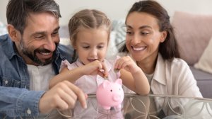 Allianz: Οι γονείς αισθάνονται μεγαλύτερη οικονομική ασφάλεια για τη συνταξιοδότησή τους από τους ενήλικες χωρίς παιδιά