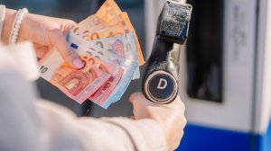 Παρατείνεται και τον Σεπτέμβριο η επιδότηση στο πετρέλαιο κίνησης