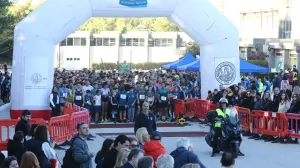 Μάριος Θεμιστοκλέους: Έδωσε την εκκίνηση στον 8ο Αρσάκειο Δρόμο με 1.300 συμμετέχοντες