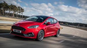 Fiesta ST: Για να πηγαίνετε «σφαίρα» στα ραντεβού σας!