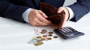Ποιοι υποχρεούνται να καταβάλλουν το «χαράτσι» στον ΕΦΚΑ; - Διευκρινιστική εγκύκλιος 