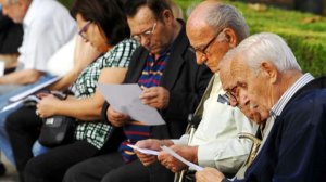Αύξηση από 20 έως 83 ευρώ θα πάρουν 200.000 δικαιούχοι επικουρικών την Πέμπτη – Ανάμεσα στους «τυχερούς» και οι συνταξιούχοι της ΑΤΕ