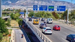 Επιστρέφει τις πινακίδες η Δημοτική Αστυνομία της Αθήνας