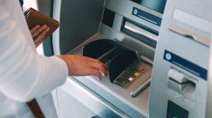 Capital controls: Τι αλλάζει από σήμερα σε συναλλαγές και αναλήψεις!