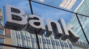 Απελεύθερος: Ποιος κτίζει θέσεις σε Alpha Bank και Εθνική;