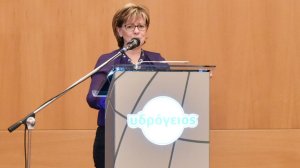 Η Τζένη Αναγνωστάκη, στην Υδρόγειο, είναι ένα καλό ραντάρ που γυρίζει, ψάχνει και υπηρετεί ασφαλιστές!