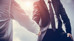 Απελεύθερος: Πώς εμπλέκεται η Πειραιώς στα deals Πανγαία και Ιασώ;