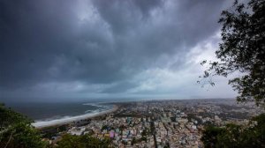 Ινδία: Μαζικές εκκενώσεις εν αναμονή του ισχυρού κυκλώνα Φάνι
