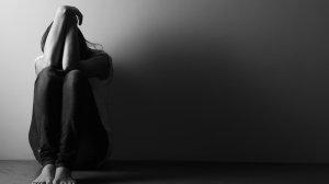 Γιατί η κατάθλιψη μπορεί να οδηγήσει σε «ψυχικό θάνατο» και πως μπορεί να βγει κάποιος από αυτήν την κατάσταση;