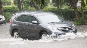 Οι υλικές ζημιές στο αυτοκίνητο από νεροποντή αποζημιώνονται μόνο τους χειμερινούς μήνες;