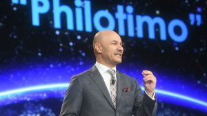 Ο Κυριάκος Χατζηστεφάνου της MetLife μίλησε για το «ελληνικό φιλότιμο» στην κεντρική σκηνή του MDRT