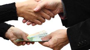Πώς αμείβεται ένας Μεσίτης Ασφαλίσεων σύμφωνα με την IDD; Διατηρεί συμβάσεις συνεργασίας;