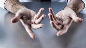 Πώς διαπραγματεύονται οι ασφαλιστές με τους πελάτες τους;
