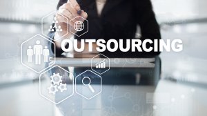 Τι είναι το outsourcing και πώς ωφελεί τις επιχειρήσεις;