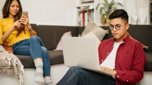 PayPal: Οι αγοραστές και οι απατεώνες λατρεύουν την Black Friday και τη Cyber Monday