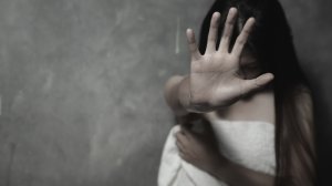 Oι πρώτες κινήσεις που πρέπει να κάνει μία γυναίκα που έχει πέσει θύμα βίας 