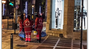 Ο Ελληνικός Ερυθρός Σταυρός αγκαλιάζει τους άστεγους στο κέντρο της Αθήνας
