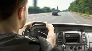 Μήπως πρέπει κάθε παράβαση να αυξάνει και το ασφάλιστρο της κάλυψης του αυτοκινήτου μας, μπας και βάλουμε μυαλό πίσω από το τιμόνι;