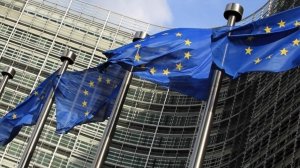 Ευρωπαϊκή Επιτροπή: Δεν παραβιάζει τους κανόνες η συναλλαγή μεταξύ Τράπεζας Πειραιώς - Eurobank