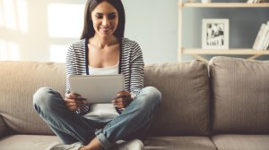 Πώς να διατηρείς επαφή με την επικαιρότητα χωρίς να επιβαρύνεις την ψυχική σου υγεία