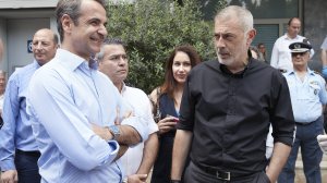 Επίσκεψη του Κυριάκου Μητσοτάκη στην αγορά του Πειραιά
