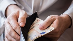 Παράταση στο Ελάχιστο Εγγυημένο Εισόδημα και στο Επίδομα Στέγασης