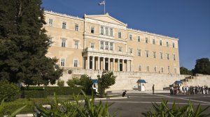Γραφείο Προυπολογισμού της Βουλής: Φόβοι για οικονομική ύφεση έως 9,4% - «Καμπανάκι» για έκρηξη ανεργίας