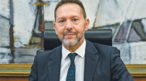 Δύο ερωτήσεις για τον κ. Ι. Στουρνάρα: α) έχει πληροφόρηση από τις ασφαλιστικές εταιρίες για διεκδικήσεις αποζημιώσεων λόγω Covid-19; β) έχουν ευθύνη οι μεσίτες διαμεσολαβούντες για την ενημέρωση ή μη περί της πανδημίας Covid-19;