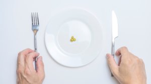 Μειώνεται η παραγωγή, λιγοστεύει και το φαΐ στο πιάτο του ασφαλιστή!