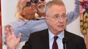 Αθανάσιος Σκουτέλης (καθηγητής Παθολογίας Λοιμώξεων - ΥΓΕΙΑ): Θα είμαστε ευτυχείς, αν έχουμε διαθέσιμο εμβόλιο στη χώρα μας το επόμενο καλοκαίρι!