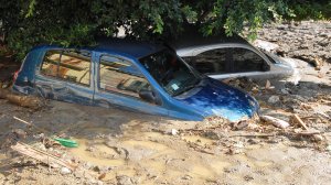 Τι πρέπει να πουν οι διαμεσολαβητές στους ιδιοκτήτες αυτοκινήτων που σκέπασε η λάσπη και παρέσυρε η πλημμύρα;