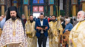 Βόλος: 49χρονος ασφαλιστής, πατέρας 4 παιδιών, χειροτονήθηκε ιερέας στον Άγιο Δημήτριο