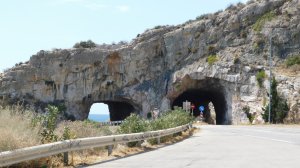Κυκλοφοριακές ρυθμίσεις στη Λ. Αθηνών-Σουνίου λόγω εκτέλεσης εργασιών στις «Τρύπες του Καραμανλή»