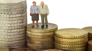 Καταβάλλεται σήμερα η 13η σύνταξη που εκκρεμούσε σε 104.721 συνταξιούχους