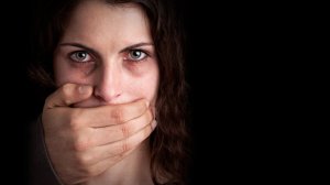 ΓΣΕΕ: Χρέος των συνδικάτων να φέρουν στην επιφάνεια τη βία κατά των γυναικών