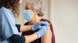 ΕΚΠΑ: Ασφάλεια εμβολίων έναντι του SARS-CoV-2