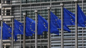 Η Κομισιόν εγκρίνει την παράταση του ελληνικού καθεστώτος εγγυήσεων για τις τράπεζες