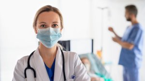Οι γυναίκες πρωταγωνιστούν στη μάχη κατά της Covid-19