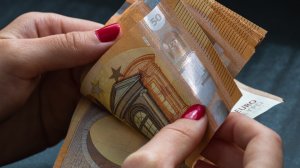 Ενίσχυση 400 ευρώ: Την Τρίτη η πληρωμή σε 44.248 ελεύθερους επαγγελματίες και επιστήμονες