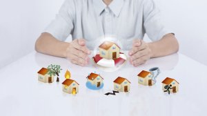 Κοσκινίζουν αντί να ζυμώνουν στο υπουργείο Οικονομικών!