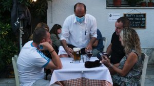 Όλα τα νέα μέτρα για εκκλησίες, εστίαση, σχολεία και απαγόρευση κυκλοφορίας