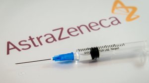 Συνεχίζεται η επανεξέταση των ασυνήθιστων θρόμβων αίματος για ο το εμβόλιο AstraZeneca