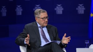 Klaus Regling: Ενισχύεται ο διεθνής ρόλος του ευρώ
