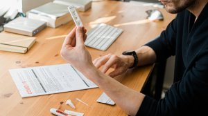 Self-test δυο φορές την εβδομάδα και για τους εργαζομένους του ασφαλιστικού κλάδου - Τι θα ισχύσει από 10 έως 16 Μαΐου