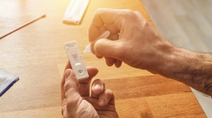 Self-test μία φορά την εβδομάδα και για τους εργαζομένους του ασφαλιστικού κλάδου - Τι ισχύει έως τις 23 Μαΐου 2021