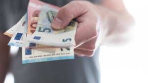 Πότε καταβάλλονται τα επιδόματα του ΟΠΕΚΑ;