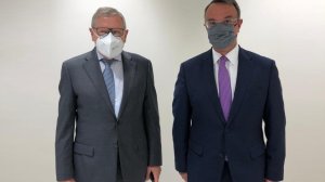 Χρήστος Σταϊκούρας: Συνάντηση με τον επικεφαλής του ESM Klaus Regling